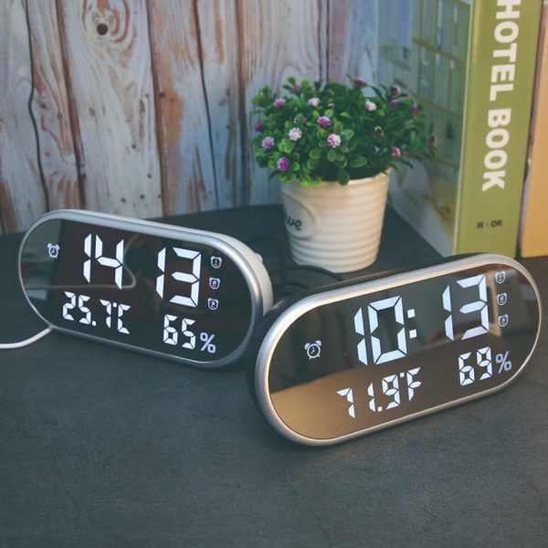 USB Plugged-in Digital LED Alarm Clock with USB Charging_5